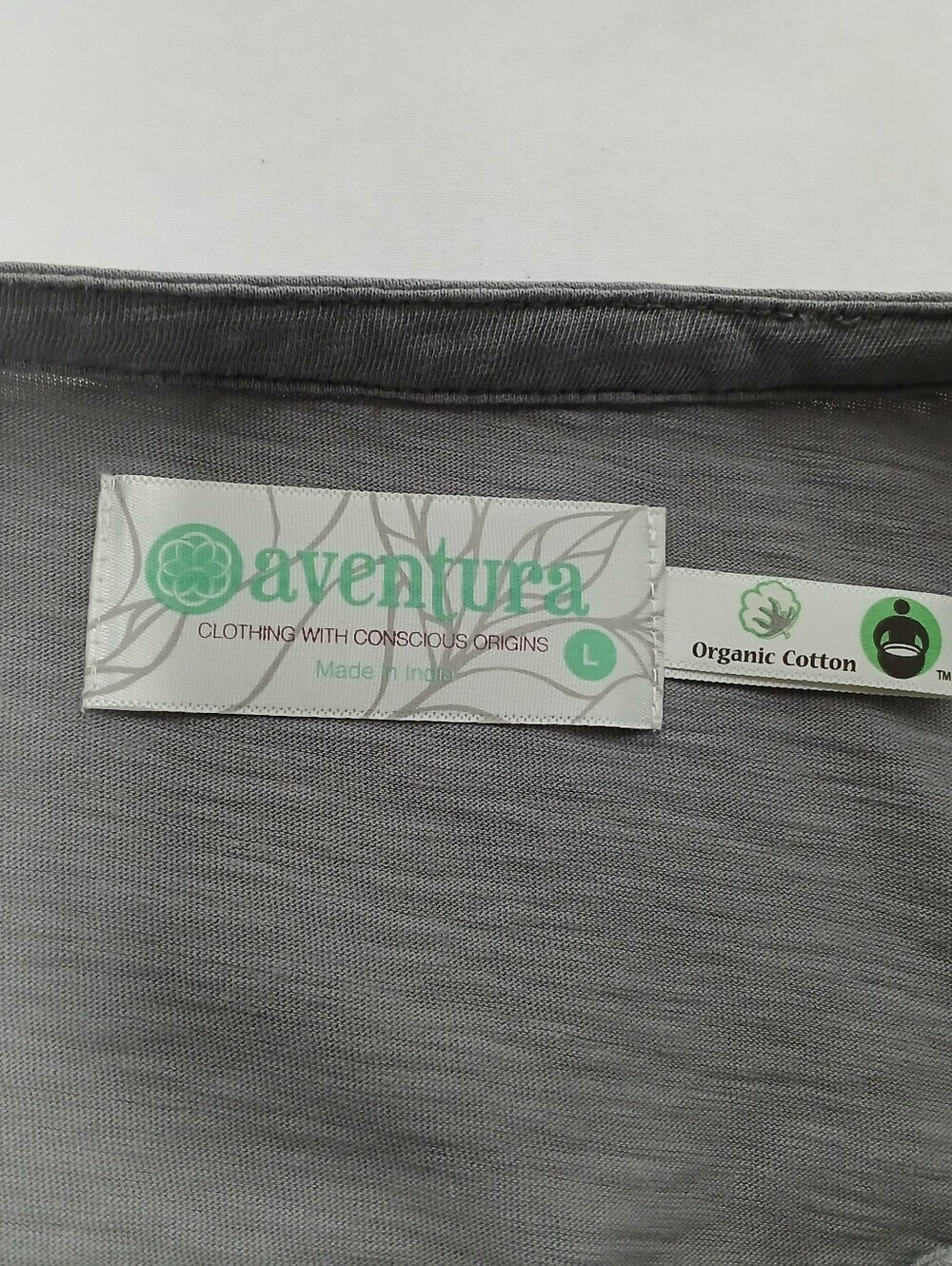 Aventura Organic Cotton V Neck Shortsleeve Tee. Size L - Picture 4 of 7